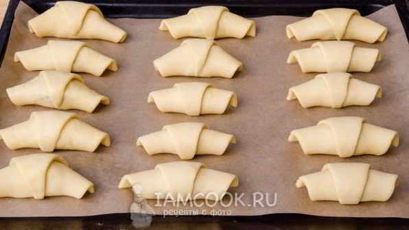 рогалики с сухофруктами и орехами