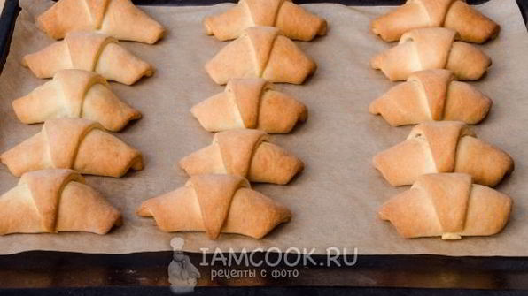 рогалики с сухофруктами и орехами