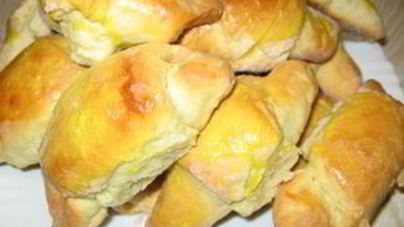 Сдобные рогалики с мармеладом
