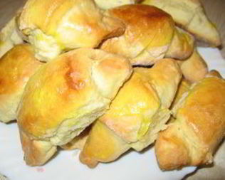 Сдобные рогалики с мармеладом