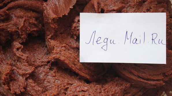 шоколадное печенье с трещинками