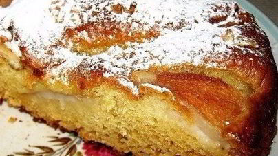 Ароматный грушевый пирог с орехами