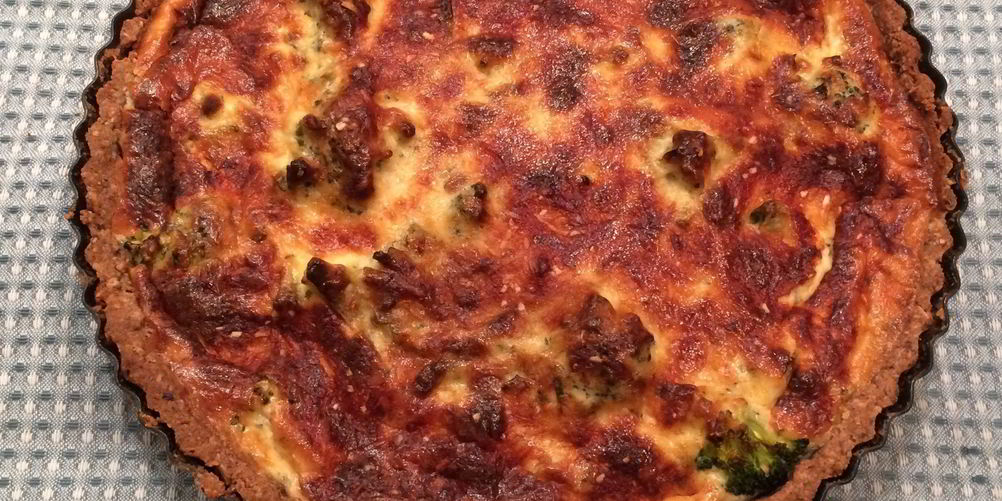 Рецепт безглютеновый киш с лососем и брокколи