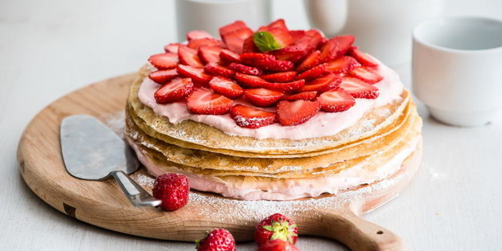 Рецепт блинный пирог с клубникой