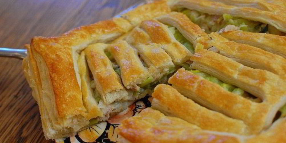 Рецепт быстрый пирог с курицей и луком-пореем