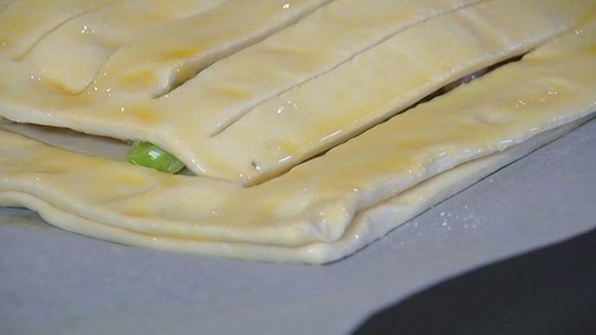 быстрый пирог с курицей и луком-пореем