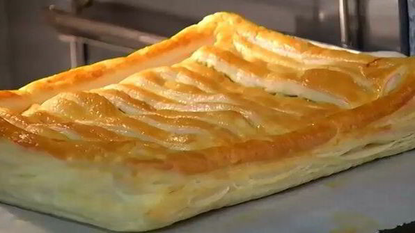 быстрый пирог с курицей и луком-пореем