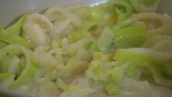 быстрый пирог с курицей и луком-пореем