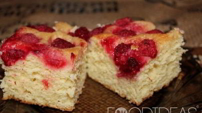 Дрожжевой пирог с малиной