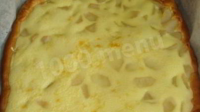 Два пирога с грушами и яблоками