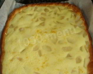 Два пирога с грушами и яблоками