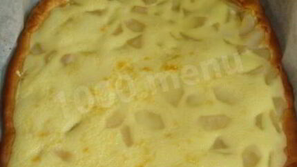 Два пирога с грушами и яблоками