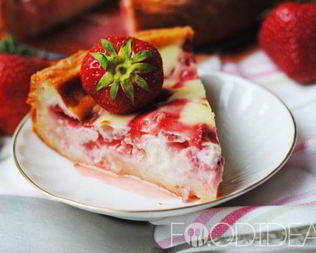 Клубничный пирог со сметаной