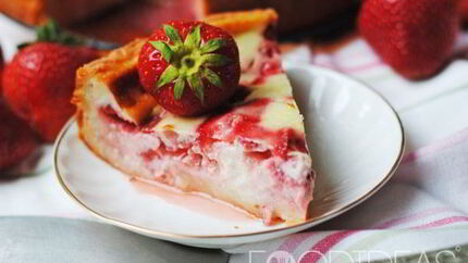 Клубничный пирог со сметаной