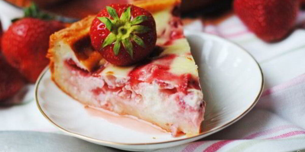 Рецепт клубничный пирог со сметаной