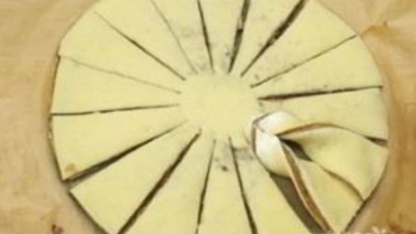 красивый пирог из дрожжевого теста