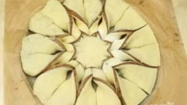 красивый пирог из дрожжевого теста