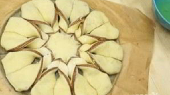 красивый пирог из дрожжевого теста