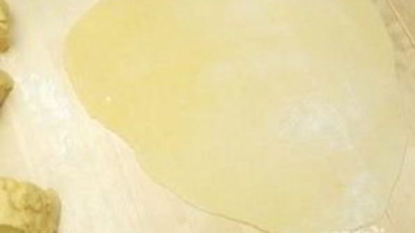 красивый пирог из дрожжевого теста