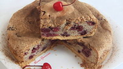 Кунжутный пирог с вишней