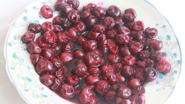 кунжутный пирог с вишней