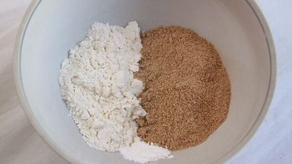 кунжутный пирог с вишней