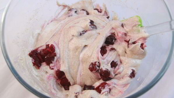 кунжутный пирог с вишней