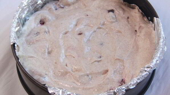 кунжутный пирог с вишней