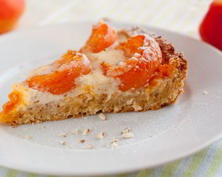 Миндальный пирог с абрикосами