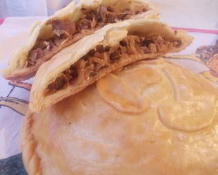 Мини-пироги с квашеной капустой и грибами