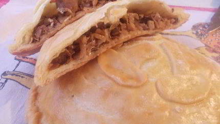 Мини-пироги с квашеной капустой и грибами