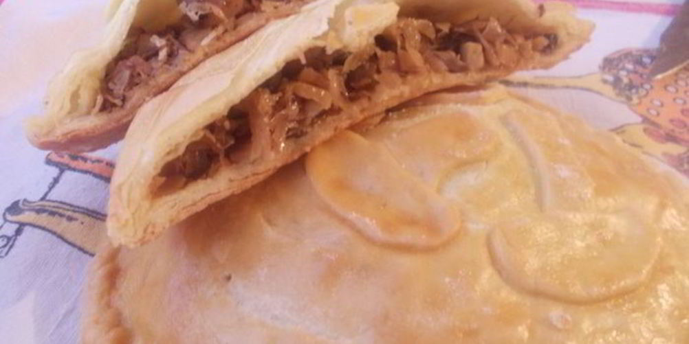 Рецепт мини-пироги с квашеной капустой и грибами