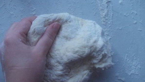 мини-пироги с квашеной капустой и грибами