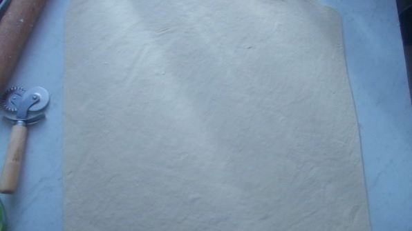 мини-пироги с квашеной капустой и грибами