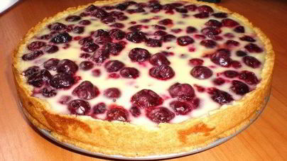 Нежный заливной пирог с ягодами