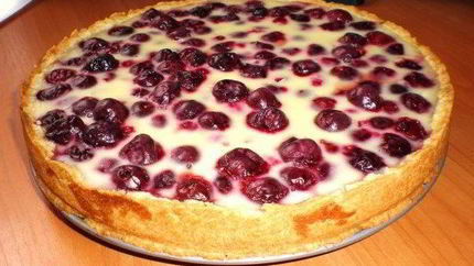 Нежный заливной пирог с ягодами