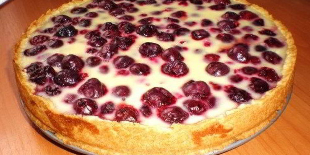 Рецепт нежный заливной пирог с ягодами