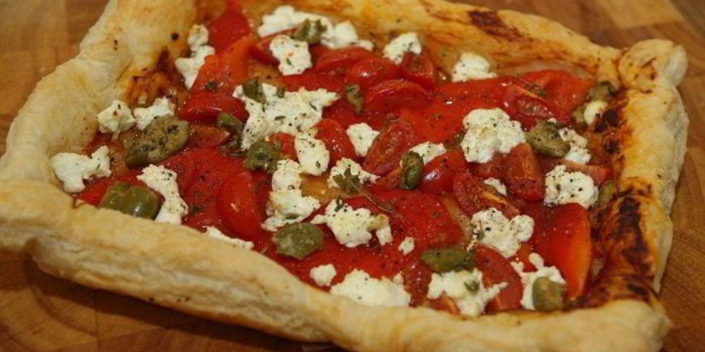 Рецепт открытый пирог с творогом, перцем и помидорами черри