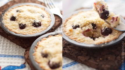 Песочный мини-пирог с творожной начинкой и вишней