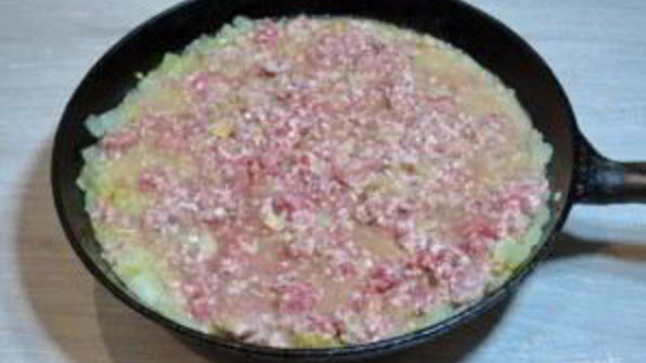 пирог из слоеного бездрожжевого теста с фаршем