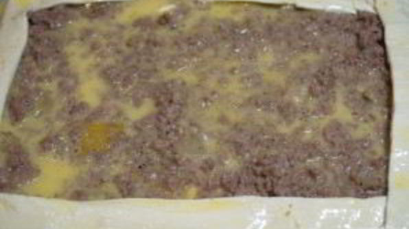 пирог из слоеного бездрожжевого теста с фаршем