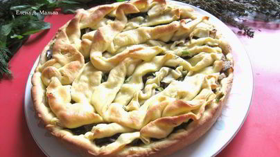 Пирог из заварного теста с грибами