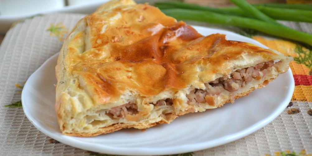 Рецепт пирог мясной из слоеного теста