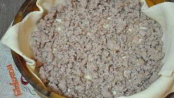 пирог мясной из слоеного теста