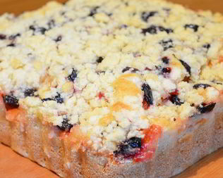 Пирог на кефире с ягодами