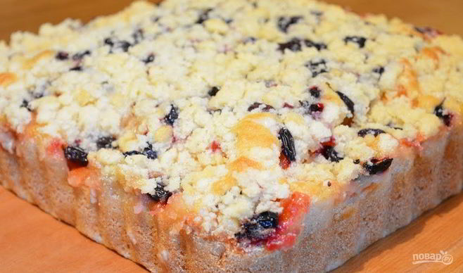 Пирог на кефире с ягодами