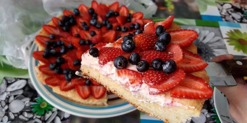 Рецепт пирог нежность с клубникой и голубикой