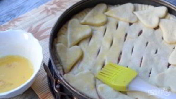 пирог с брусникой из дрожжевого теста