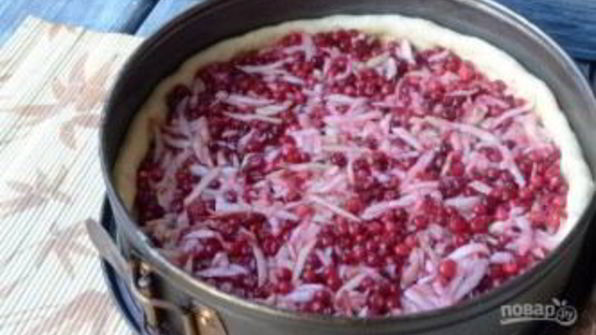 пирог с брусникой из дрожжевого теста