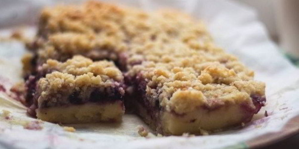 Рецепт пирог с голубикой и кокосовым штрейзелем